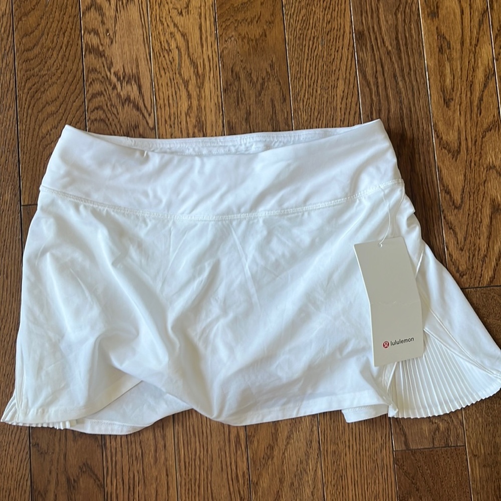 NWT Lululemon White Play off the Pleats skirt - size 6